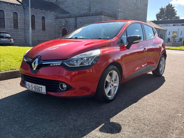 Renault Clio Hatchback, Petrol, 2015, Red