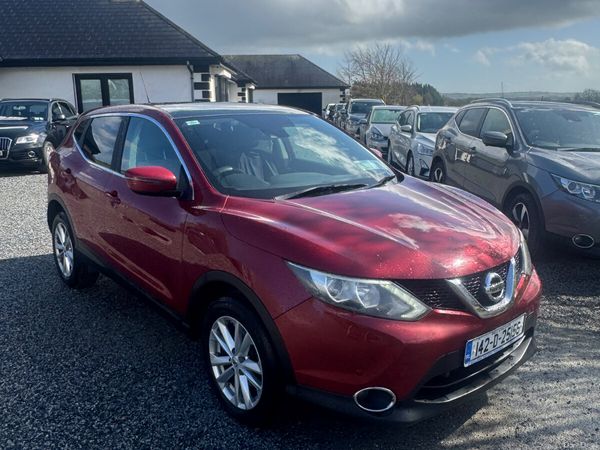 Nissan Qashqai Hatchback, Diesel, 2014, Red