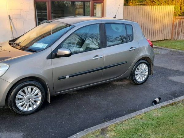 Renault Clio Hatchback, Ethanol Petrol, 2011, Gold