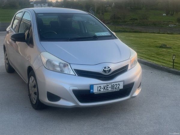 Toyota Yaris Hatchback, Petrol, 2012, Silver