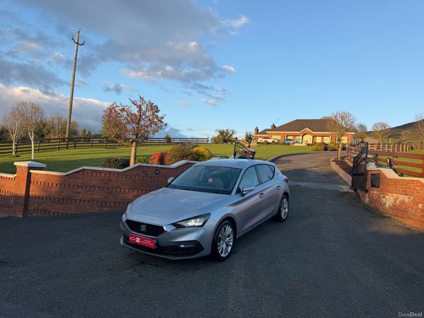 SEAT Leon Hatchback, Petrol, 2022, Silver