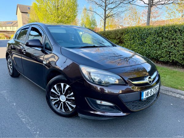 Opel Astra Hatchback, Diesel, 2014, Brown