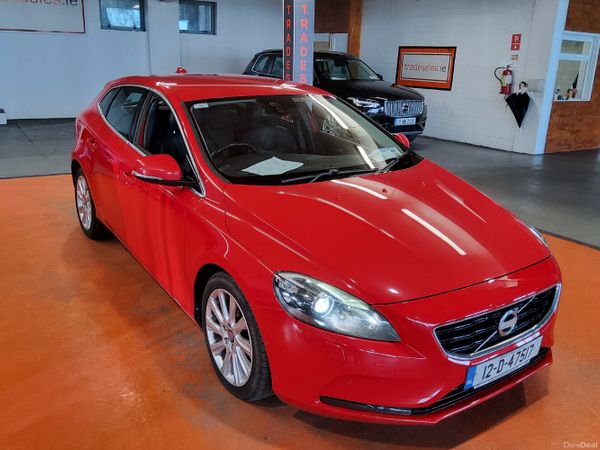 Volvo V40 Hatchback, Diesel, 2012, Red