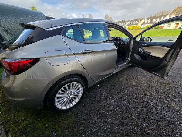 Opel Astra Hatchback, Petrol, 2016, Grey