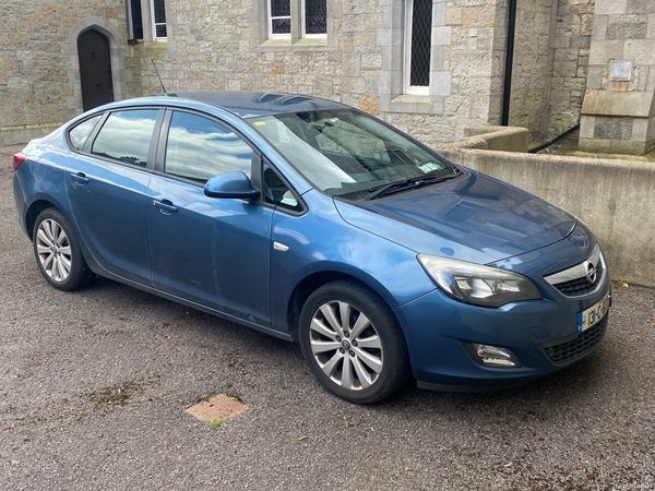 Opel Astra Saloon, Diesel, 2013, Blue