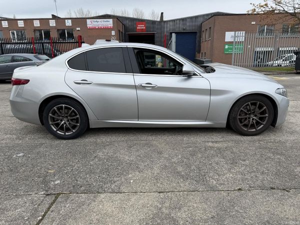 Alfa Romeo Giulia Saloon, Diesel, 2017, Silver