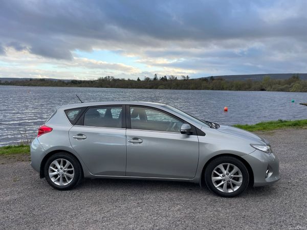 Toyota Auris Hatchback, Diesel, 2013, Grey