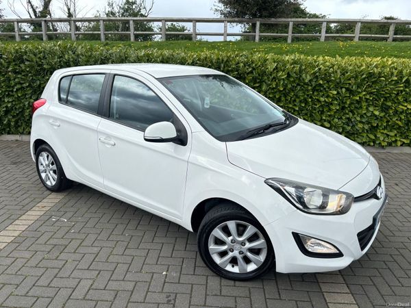 Hyundai i20 Hatchback, Petrol, 2014, White