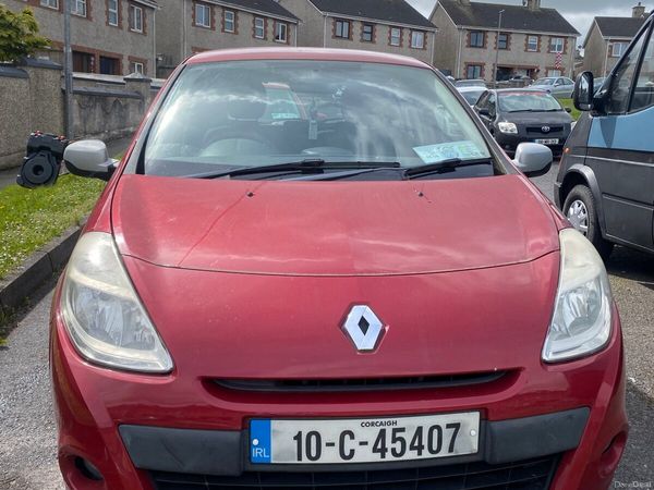 Renault Clio Hatchback, Petrol, 2010, Red