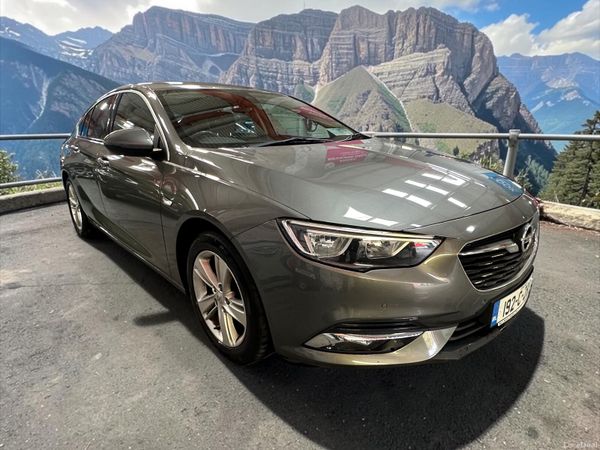 Opel Insignia Hatchback, Petrol, 2019, Grey