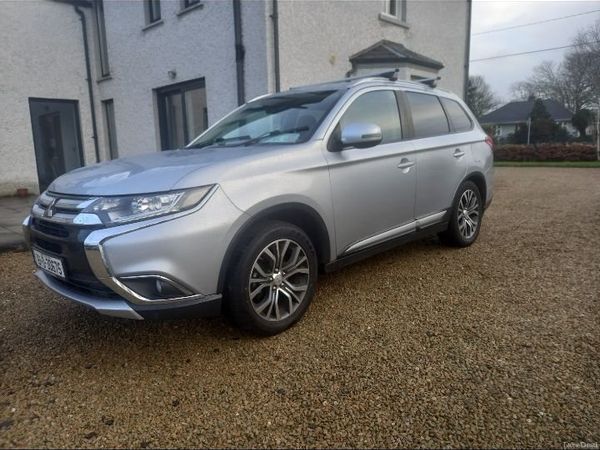 Mitsubishi Outlander SUV, Diesel, 2016, Silver