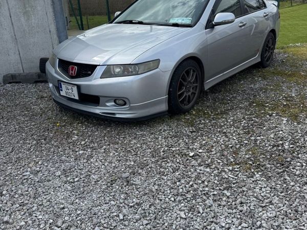 Honda Accord Saloon, Petrol, 2004, Silver
