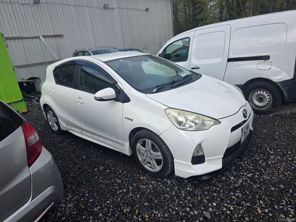 Toyota Aqua Hatchback, Petrol Hybrid, 2012, White