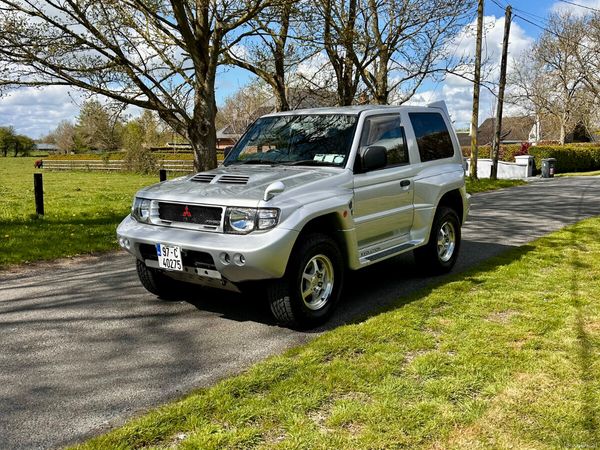 Mitsubishi Pajero SUV, Petrol, 1997, Silver