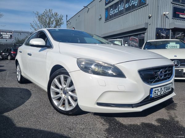 Volvo V40 Hatchback, Petrol, 2015, White