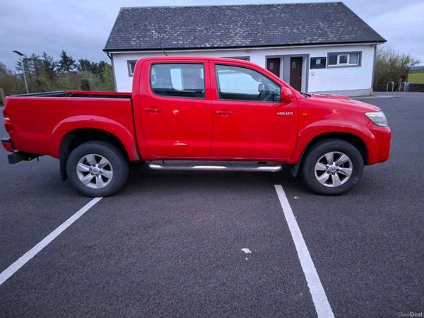 Toyota Hilux Crew Cab, Diesel, 2015, Red