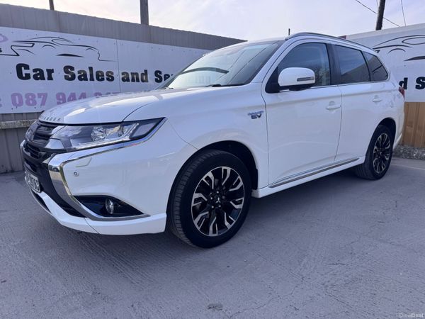 Mitsubishi Outlander SUV, Petrol Plug-in Hybrid, 2017, White