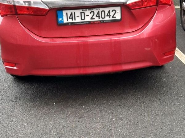 Toyota Corolla Saloon, Petrol, 2014, Red