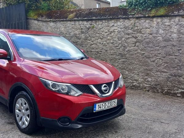 Nissan Qashqai Hatchback, Petrol, 2014, Red