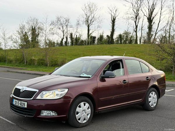 Skoda Octavia Saloon, Petrol, 2013, Red