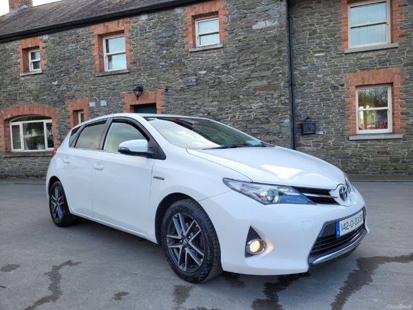 Toyota Auris Hatchback, Petrol Hybrid, 2014, White