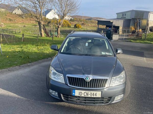 Skoda Octavia Estate, Petrol, 2010, Grey