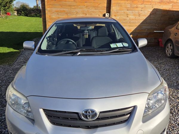 Toyota Corolla Saloon, Petrol, 2010, Silver