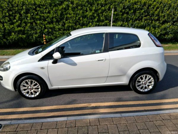 Fiat Punto Hatchback, Petrol, 2012, White