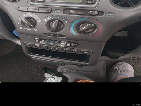 Toyota Yaris Hatchback, Petrol, 2000, Silver