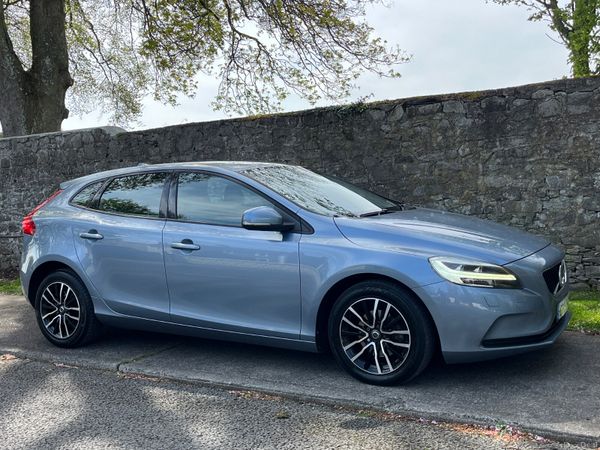 Volvo V40 Hatchback, Diesel, 2016, Blue