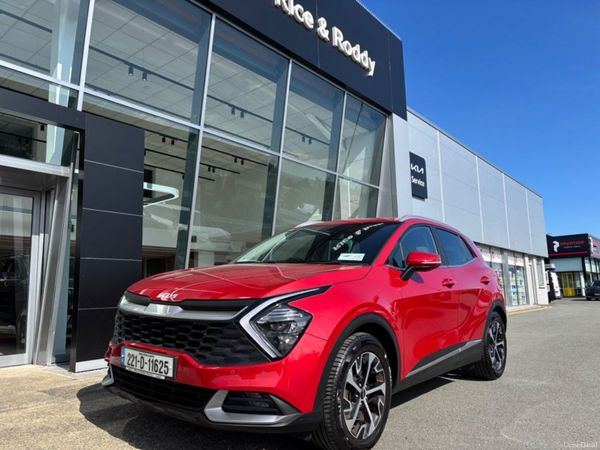 Kia Sportage MPV, Petrol, 2022, Red