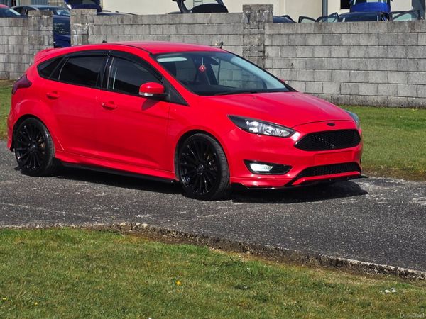 Ford Focus Hatchback, Diesel, 2015, Red