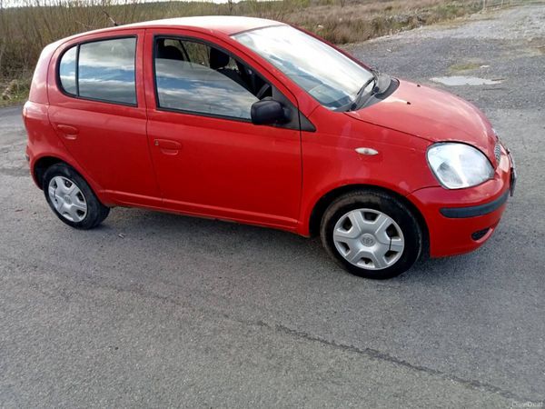 Toyota Yaris Hatchback, Petrol, 2005, Red