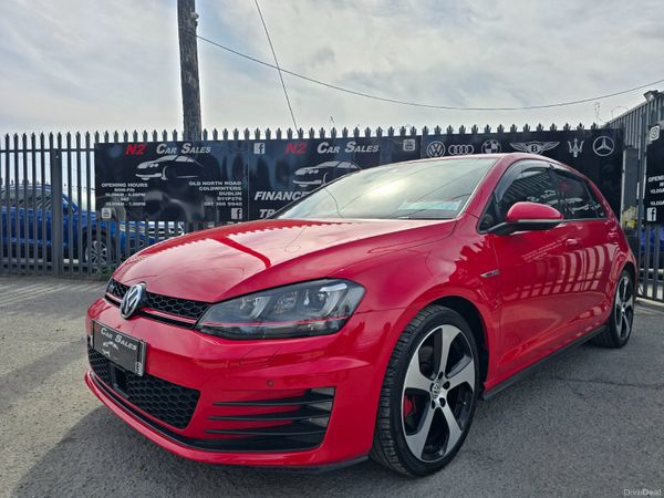 Volkswagen Golf Hatchback, Petrol, 2015, Red