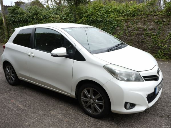 Toyota Yaris Hatchback, Petrol, 2012, White