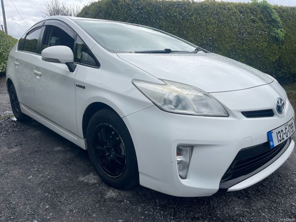 Toyota Prius Hatchback, Petrol Hybrid, 2013, White