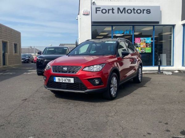 SEAT Arona Hatchback, Petrol, 2019, Red