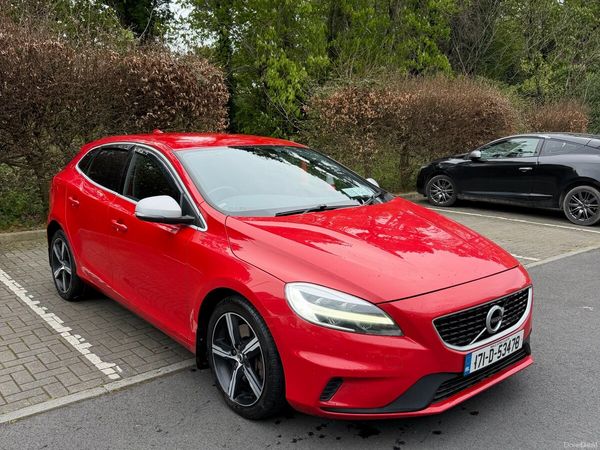 Volvo V40 Hatchback, Diesel, 2017, Red