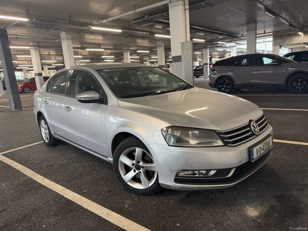 Volkswagen Passat Saloon, Diesel, 2011, Silver