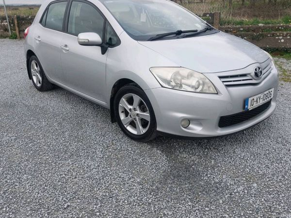 Toyota Auris Hatchback, Petrol, 2010, Silver