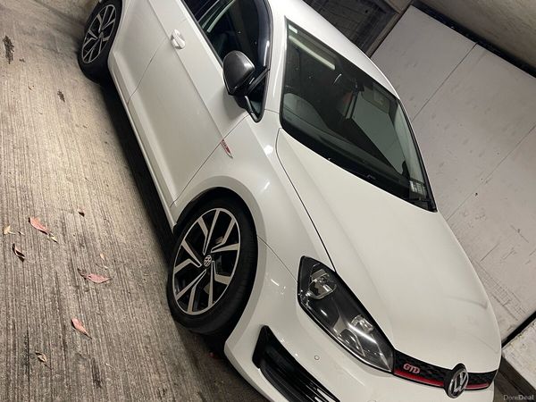 Volkswagen Golf Hatchback, Diesel, 2015, White