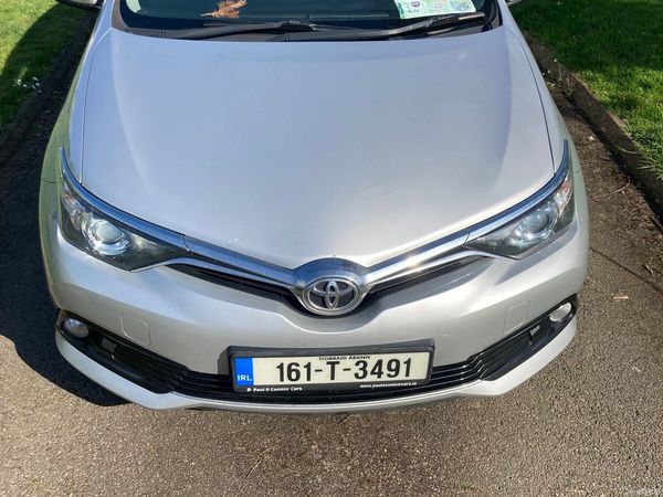 Toyota Auris Hatchback, Diesel, 2016, Silver