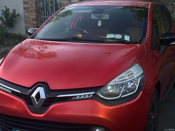 Renault Clio Hatchback, Petrol, 2015, Red