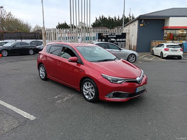 Toyota Auris Hatchback, Petrol Hybrid, 2017, Red