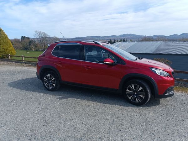 Peugeot 2008 Hatchback, Petrol, 2017, Red