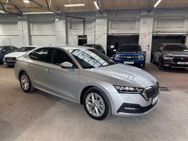 Skoda Octavia Saloon, Petrol Hybrid, 2024, Black