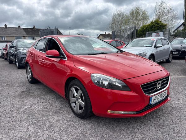 Volvo V40 Hatchback, Diesel, 2014, Red