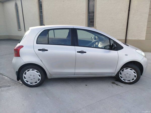 Toyota Yaris Hatchback, Petrol, 2009, Silver