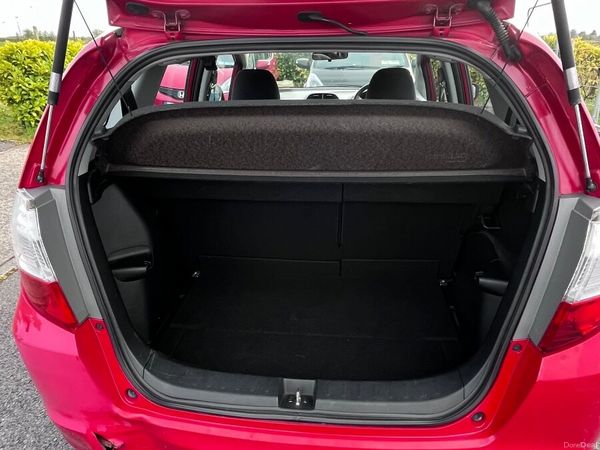 Honda Jazz Hatchback, Petrol, 2010, Red