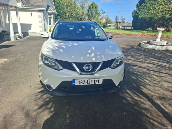 Nissan Qashqai Hatchback, Diesel, 2016, White